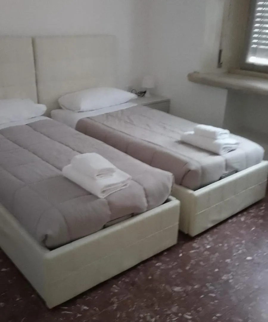Hotel L'Affaire Du Collier Bergamo 0*,  Italia